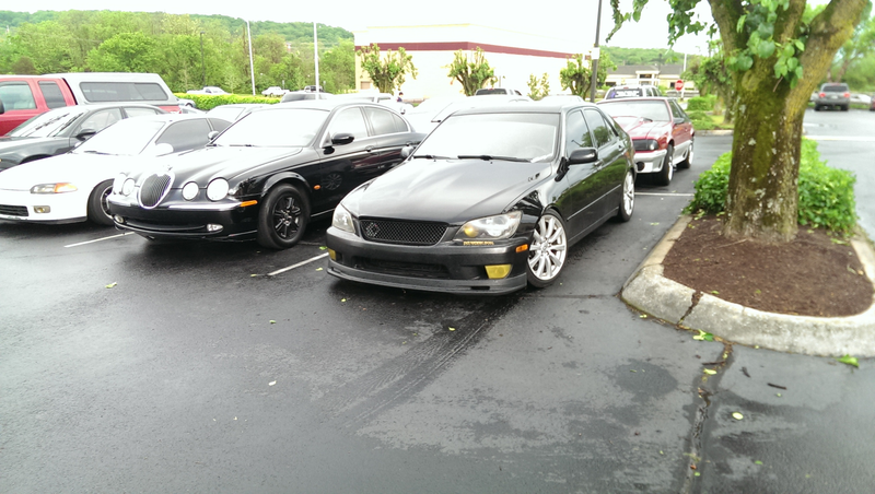 Illustration for article titled Some pics from another memorial car meet